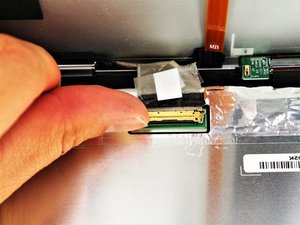Langkah 4 — Pisahkan Sisi Kanan dan Lepaskan Kabel