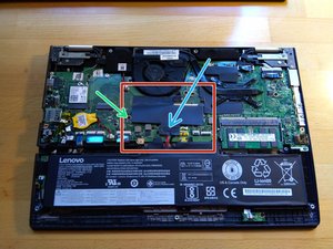 Langkah 3 — Identifikasi SSD M2 dan Lepaskan Sekrupnya