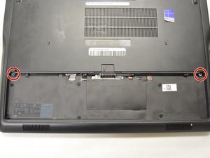 Langkah 2 — Lepaskan Kabel dan Sekrup Bawah