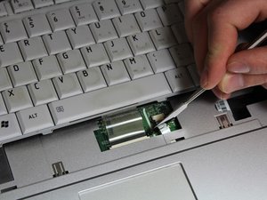 Langkah 4 — Lepaskan Keyboard
