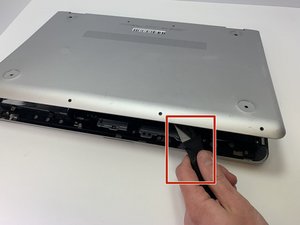 Langkah 2 — Membuka Tutup Belakang Laptop