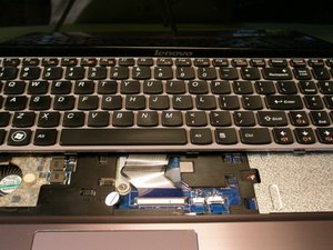 Langkah 8 — Mengeluarkan Keyboard