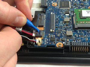Langkah 5 — Mengeluarkan Kabel Monitor