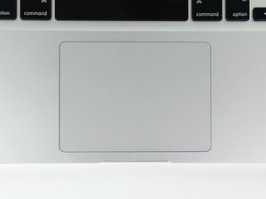 Langkah 6 — Memasang Trackpad Baru dan Screws