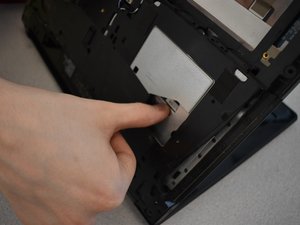 Langkah 10 — Melepas Keyboard