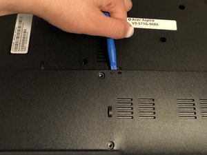 Langkah 1 — Persiapan dan Pembukaan Laptop