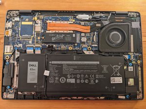 Langkah 1 — Menghilangkan Penutup Belakang Laptop