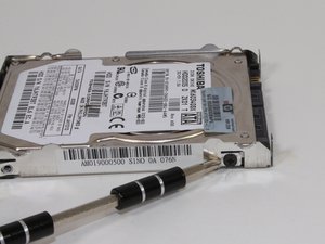 Langkah 5 — Membuka Casing Hard Drive