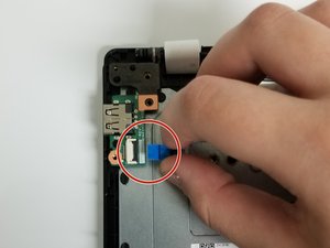 Langkah 3 — Mengganti Kabel Ribbon Port USB