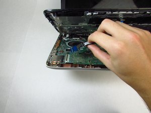 Langkah 4 — Lepaskan Kabel Keyboard