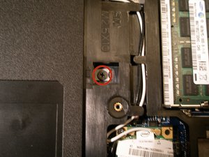 Langkah 4 — Mengeluarkan Optical Drive
