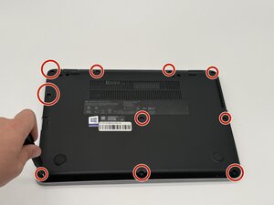 Langkah 1 — Membuka Panel Belakang Laptop