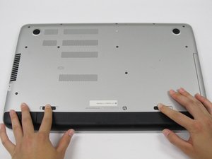 Langkah 1 — Matikan Laptop dan Lepaskan Baterai