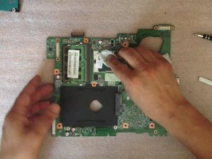 Langkah 9 — Bersihkan Thermal Paste Lama