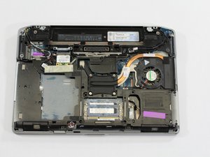 Langkah 1 — Membuka Panel Belakang Laptop