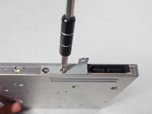 Langkah 4 — Buka Panel Palm Rest dan Lepaskan Kabel