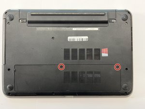 Langkah 1 — Buka Tutup Laptop dan Lepaskan Tray