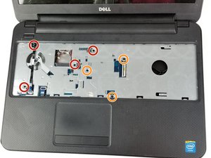 Langkah 8 — Mengeluarkan Sekrup di Bawah Keyboard
