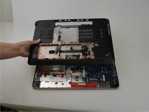 Langkah 5 — Mengangkat Panel Belakang