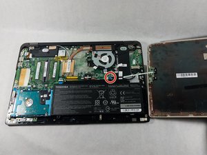 Langkah 4 — Buka Plat Belakang Sepenuhnya