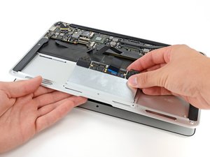 Langkah 4 — Lepaskan Trackpad dari Casing