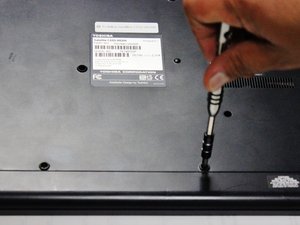 Langkah 1 — Mengeluarkan Baterai Laptop