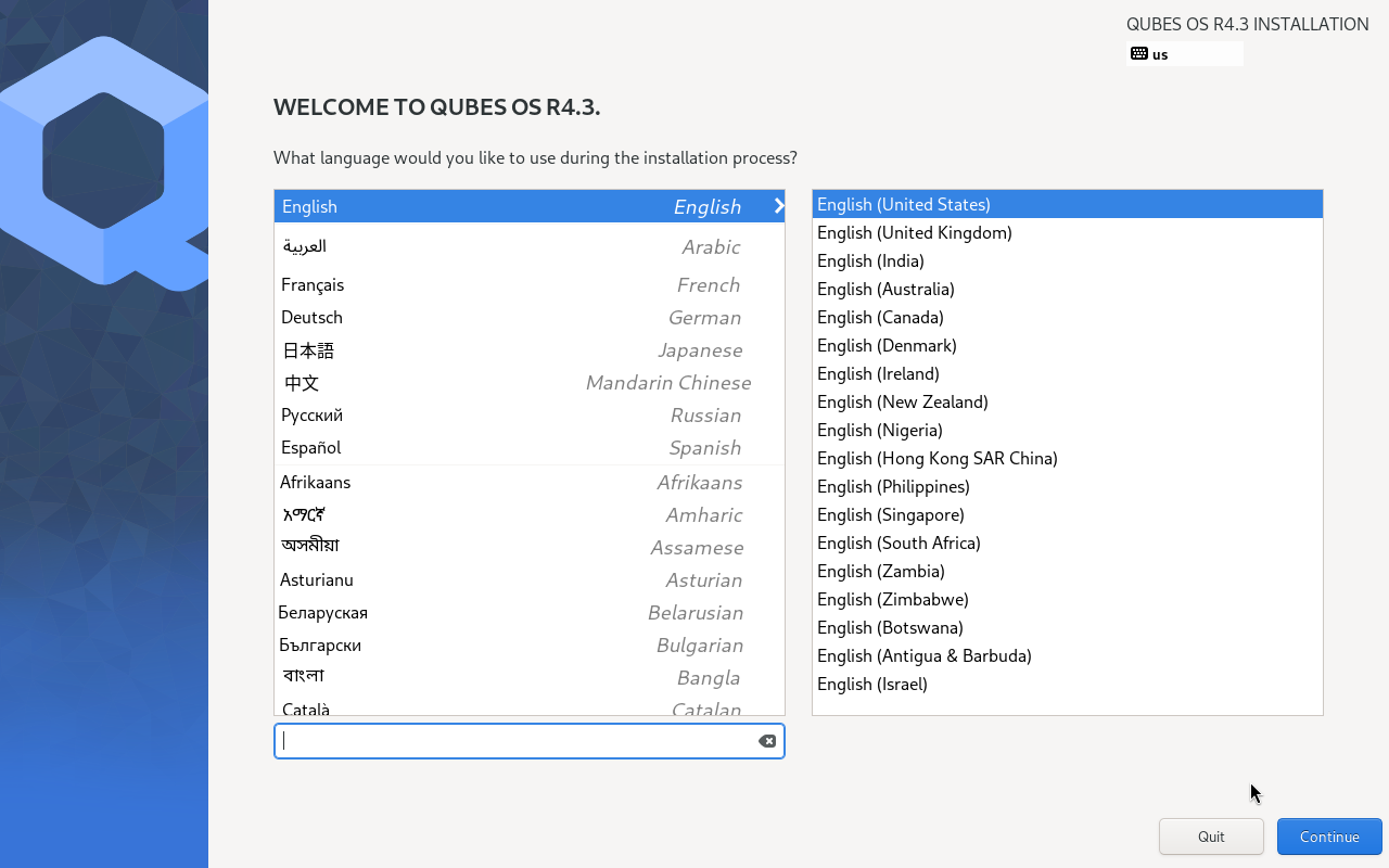 Layar sambutan grafis Welcome to Qubes OS R4.3 pada installer Anaconda, menampilkan daftar pilihan bahasa di sisi kiri dengan English tersorot dan daftar varian region di sisi kanan dengan English (United States) tersorot, serta tombol Quit dan Continue di pojok kanan bawah