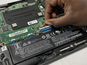 Langkah 4 — Lepaskan Kabel Baterai