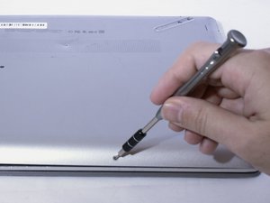 Langkah 1 — Membuka Panel Belakang Laptop