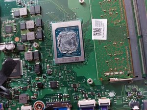 Langkah 4 — Menghilangkan Thermal Paste Lama