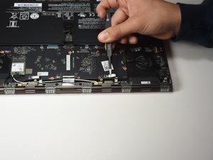 Langkah 3 — Lepaskan Kabel Ribbon