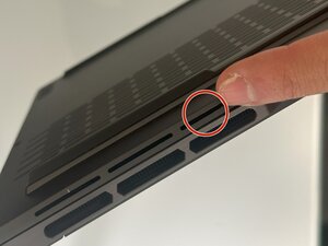 Langkah 3 — Lepaskan Tutup Belakang Laptop