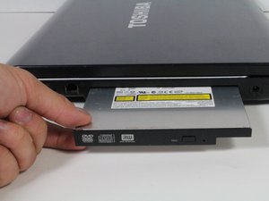 Langkah 7 — Mengeluarkan Optical Drive dari Laptop