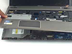 Langkah 4 — Mengganti Optical Disk Drive