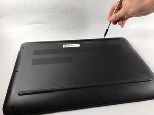 Langkah 1 — Membuka Panel Belakang Laptop
