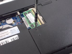 Langkah 2 — Mengganti Optical Disc Drive