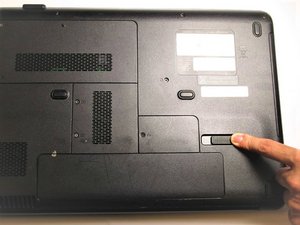 Langkah 1 — Matikan Laptop dan Buka Baterai