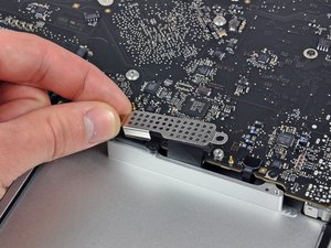 Langkah 6 — Lepaskan Penutup Kabel