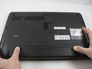 Langkah 2 — Lepaskan Baterai dan Keyboard