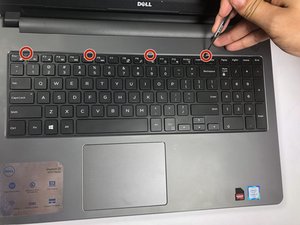 Langkah 1 — Mengeluarkan Keyboard dari Laptop