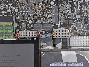 Langkah 9 — Menghilangkan Screws Tambahan