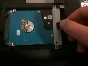 Langkah 3 — Lepaskan Hard Drive