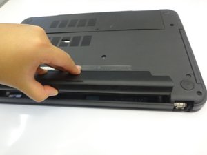 Langkah 1 — Lepaskan Baterai Laptop