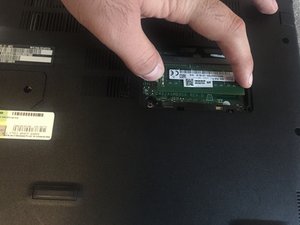 Langkah 4 — Lepaskan RAM Lama