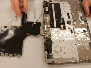Langkah 10 — Langkah 10: Balik Motherboard