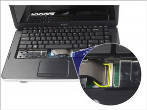 Langkah 3 — Melepas Kabel Keyboard