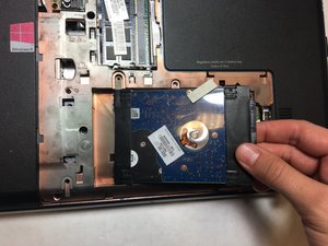 Langkah 3 — Lepaskan Hard Drive