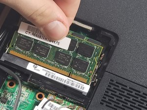 Langkah 4 — Angkat Stik RAM
