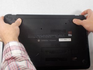 Langkah 2 — Langkah 2: Melepas Keyboard