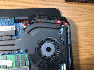 Langkah 4 — Menghilangkan Tutup Heatsink